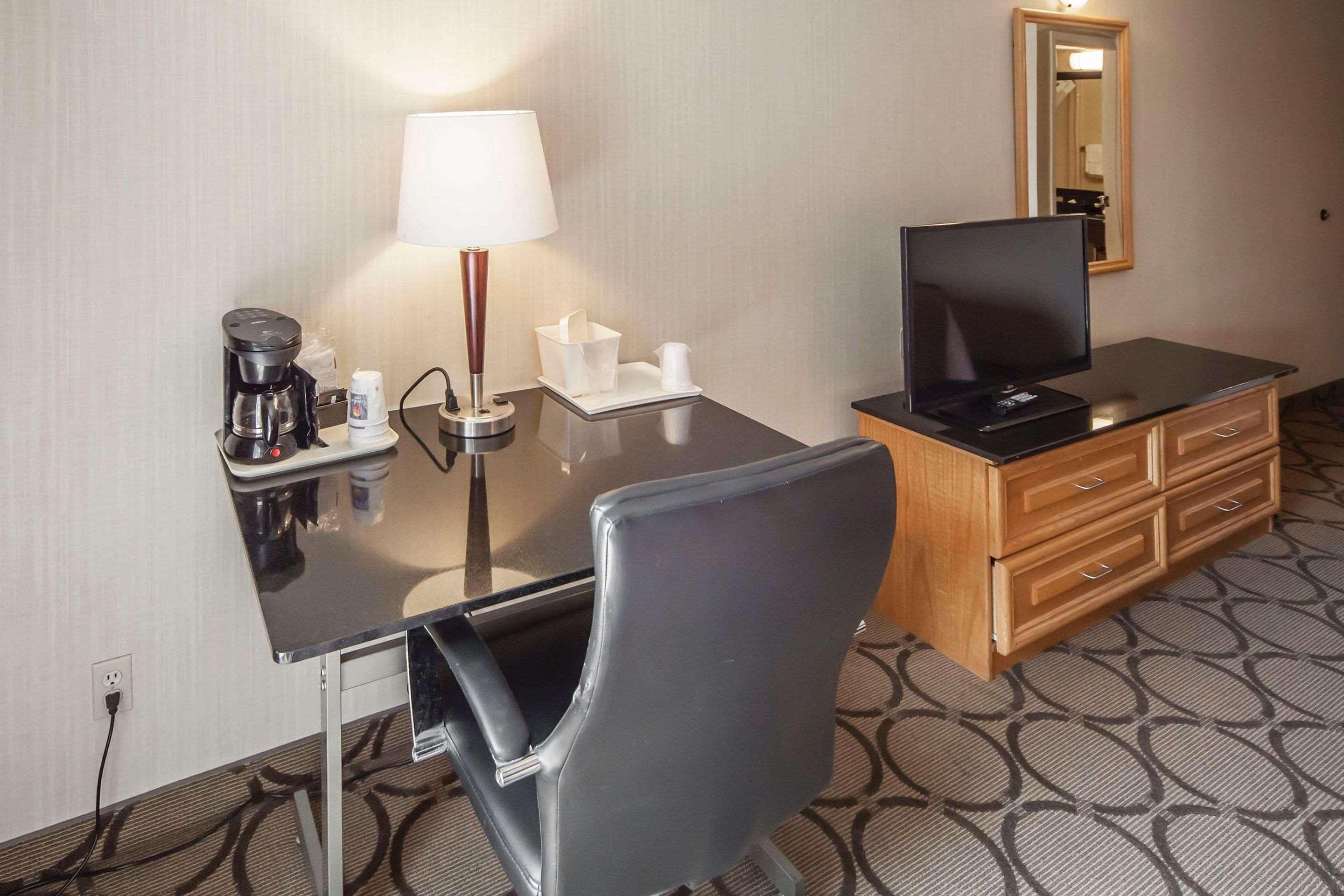Comfort Inn West Едмънтън Екстериор снимка